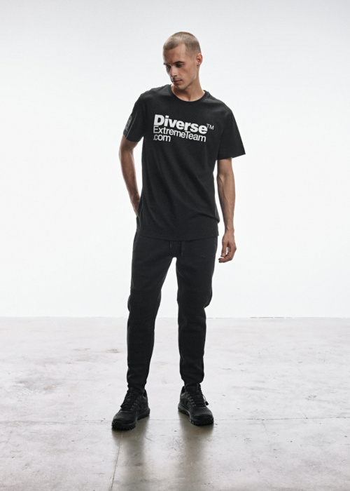 С короткими рукавами Футболка Diverse