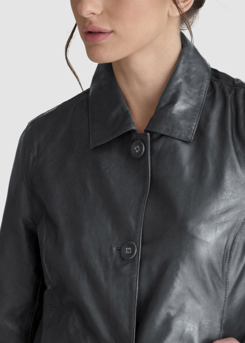 Saki Ādas jaka Thea