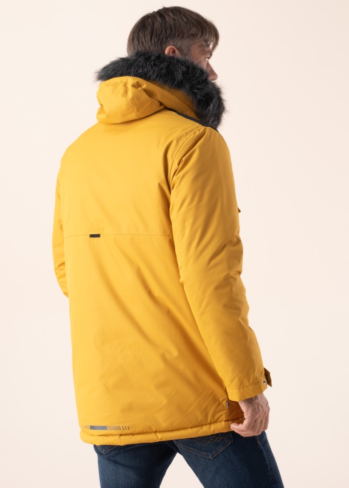 Huppa Ziemas virsjaka Aron 2