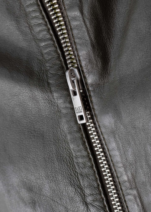 Saki Ādas jaka Jana