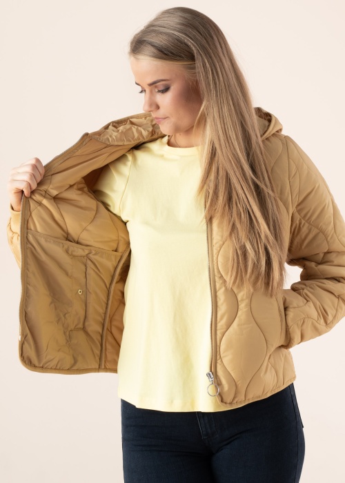 Mustang pavasara-rudens virsjaka Hanna