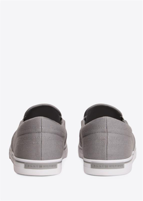 Tommy Hilfiger kedas