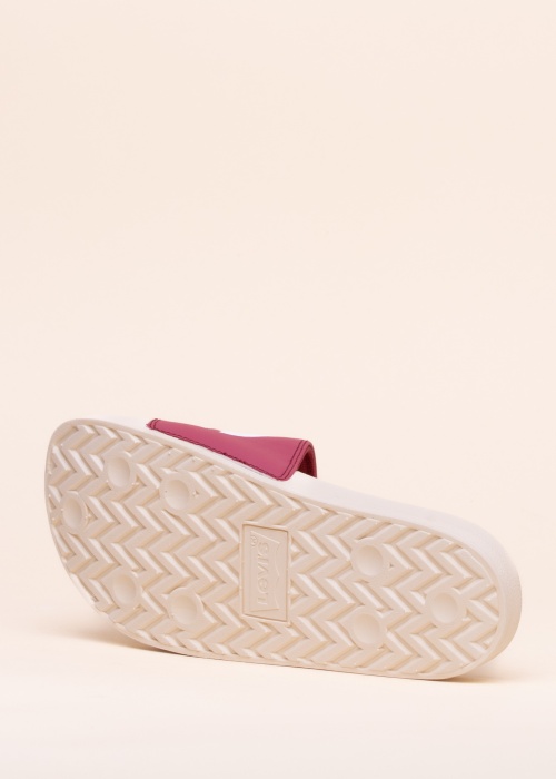 Levi's baseina iešļūcenes June L O