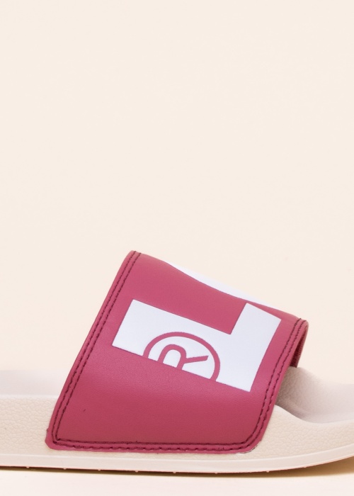 Levi's baseina iešļūcenes June L O