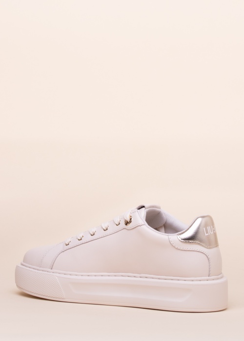 Liu-Jo kedas Kylie 10