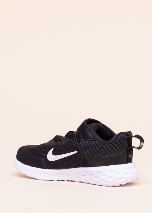 Беговые кроссовки Revolution 6 Nike
