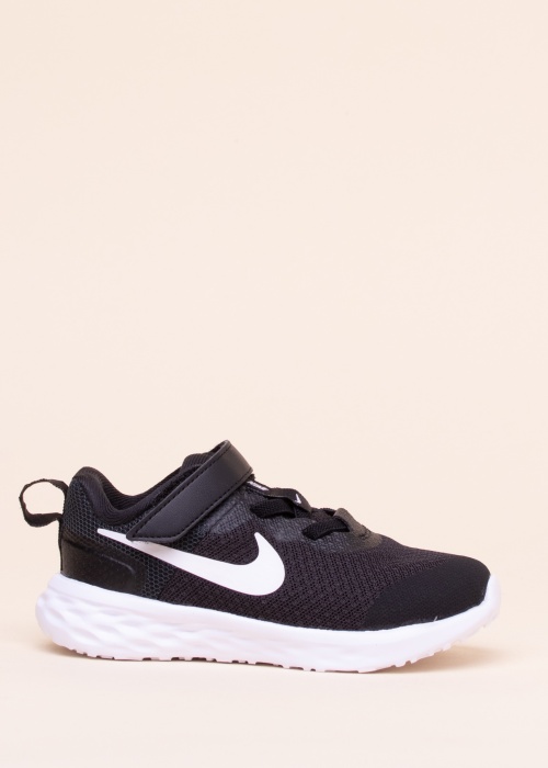 Беговые кроссовки Revolution 6 Nike