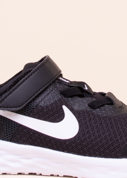 Беговые кроссовки Revolution 6 Nike