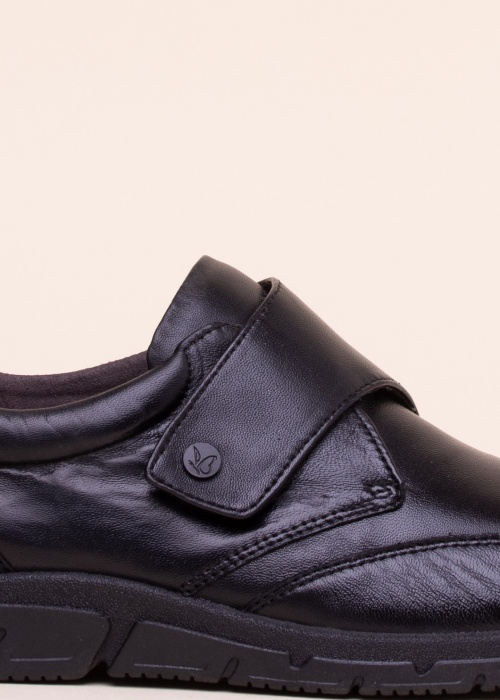 Кроссовки Caprice