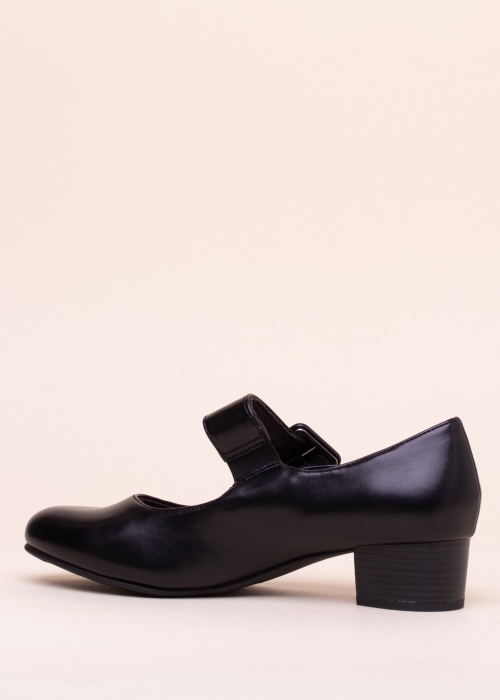 Jana slēgtas kurpes