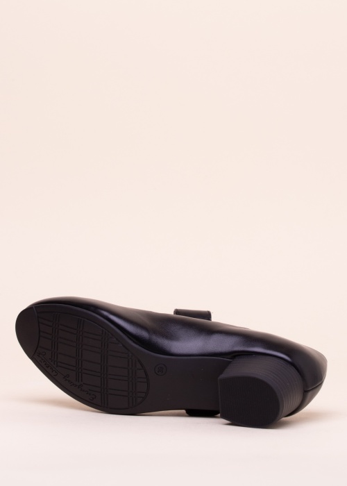 Jana slēgtas kurpes