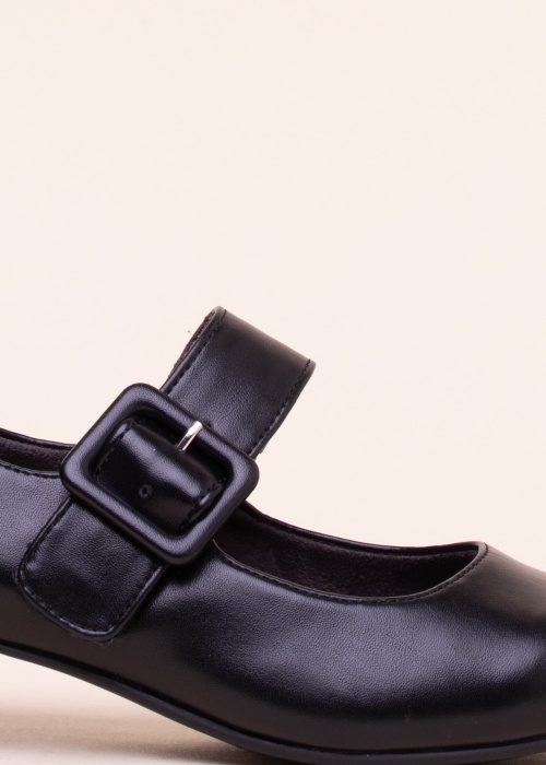 Jana slēgtas kurpes