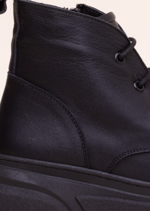 Molly Bessa puszābaki