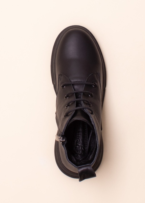 Molly Bessa puszābaki