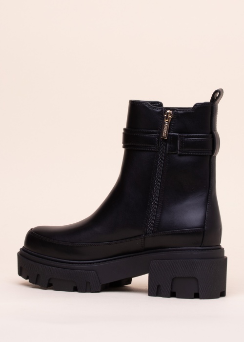 Guess puszābaki Yelma