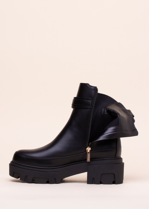 Guess puszābaki Yelma