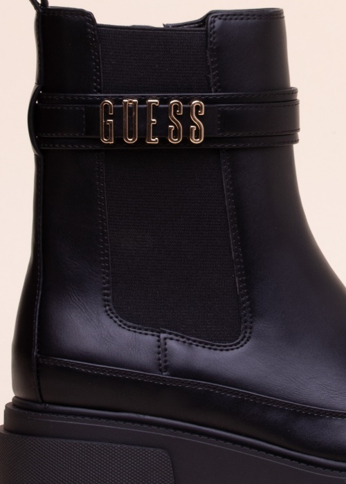 Guess puszābaki Yelma