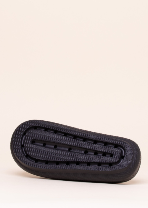 Шлёпанцы Guess