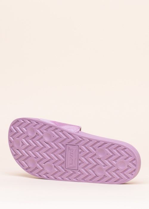 Levi's baseina iešļūcenes June Stamp O