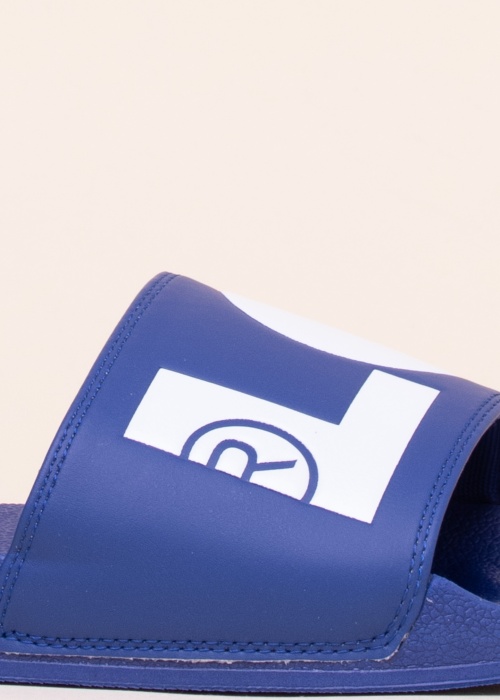 Levi's baseina iešļūcenes June L