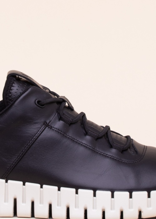 Ecco brīvā laika apavi