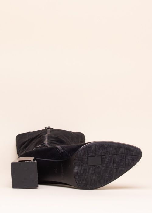 Loretta Vitale zābaki