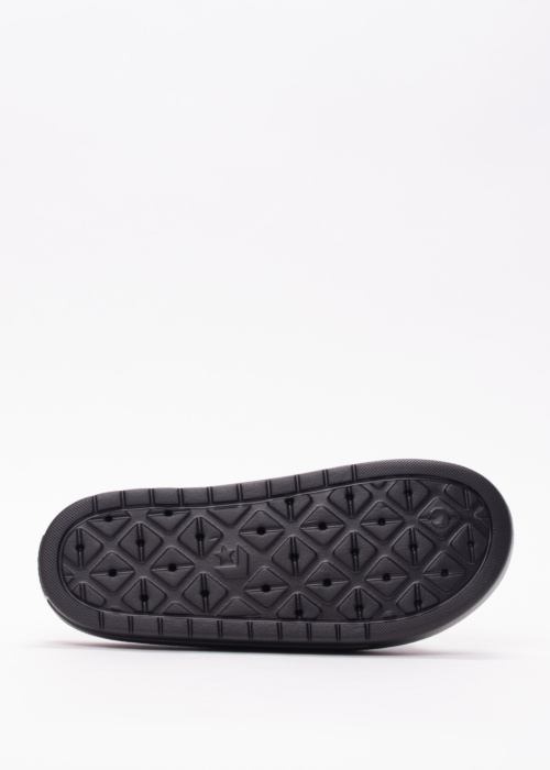 Converse baseina iešļūcenes