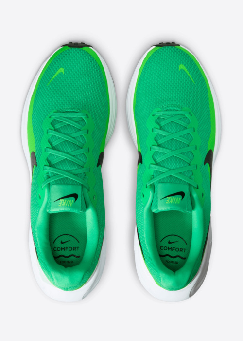 Беговые кроссовки Revolution 8 Nike