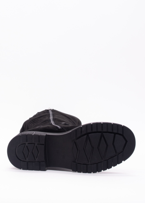 Loretta Vitale zābaki