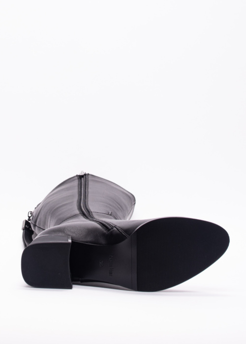 Loretta Vitale zābaki