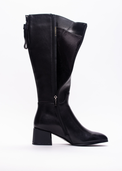 Loretta Vitale zābaki