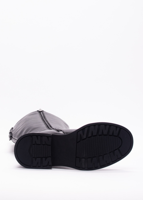 Loretta Vitale zābaki