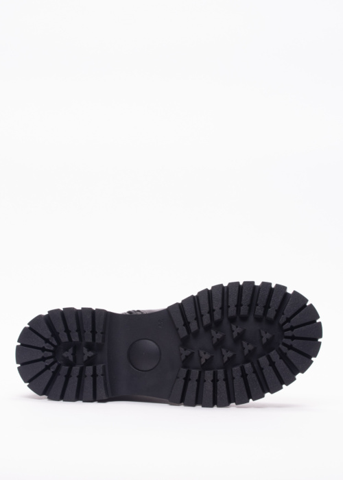 Molly Bessa puszābaki