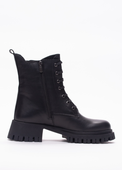 Molly Bessa puszābaki