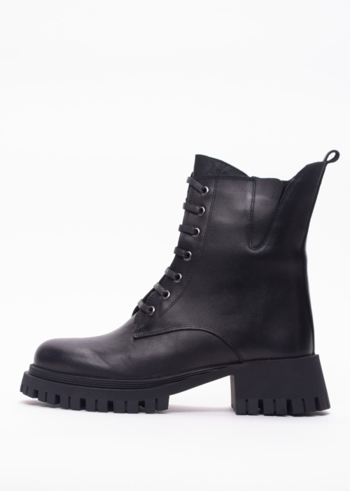 Molly Bessa puszābaki