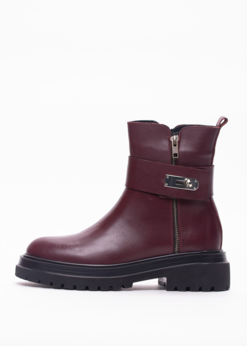 Molly Bessa puszābaki