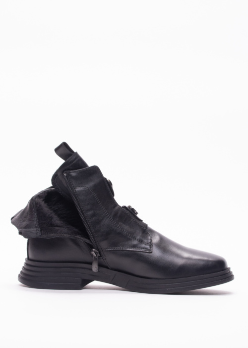 Molly Bessa puszābaki