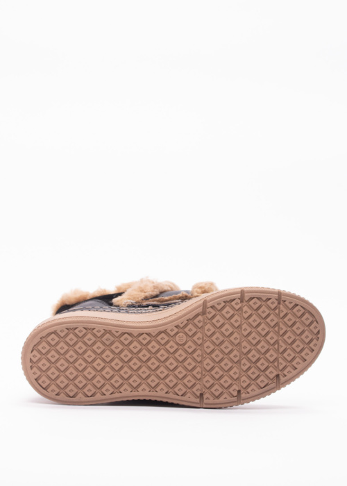 Molly Bessa puszābaki