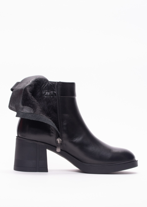 Molly Bessa puszābaki