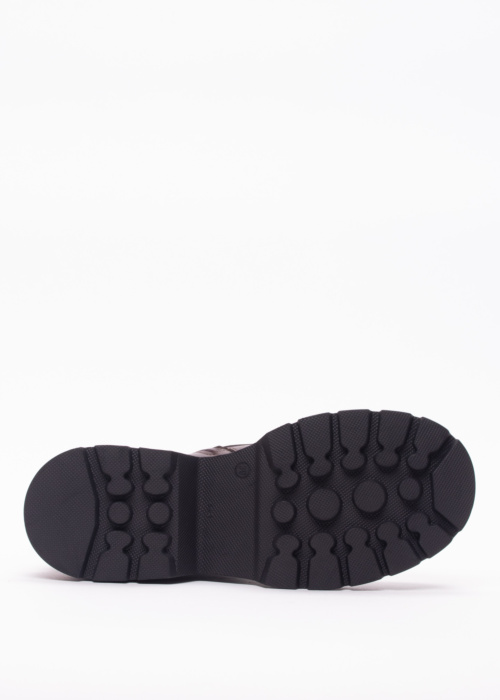 Molly Bessa puszābaki