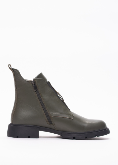 Molly Bessa puszābaki