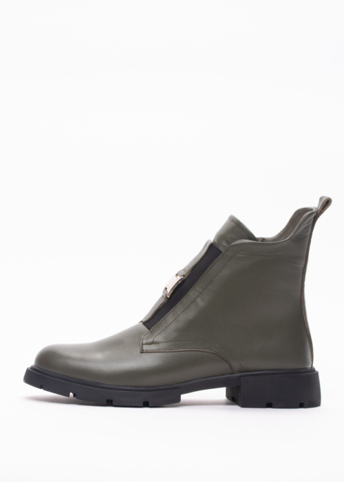 Molly Bessa puszābaki