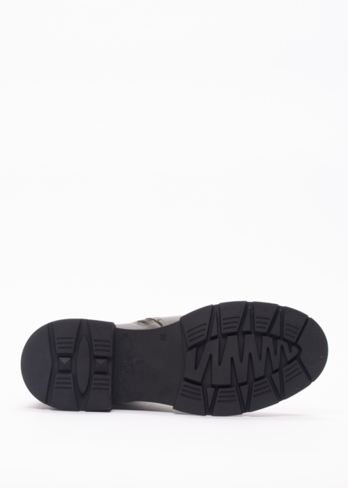 Molly Bessa puszābaki