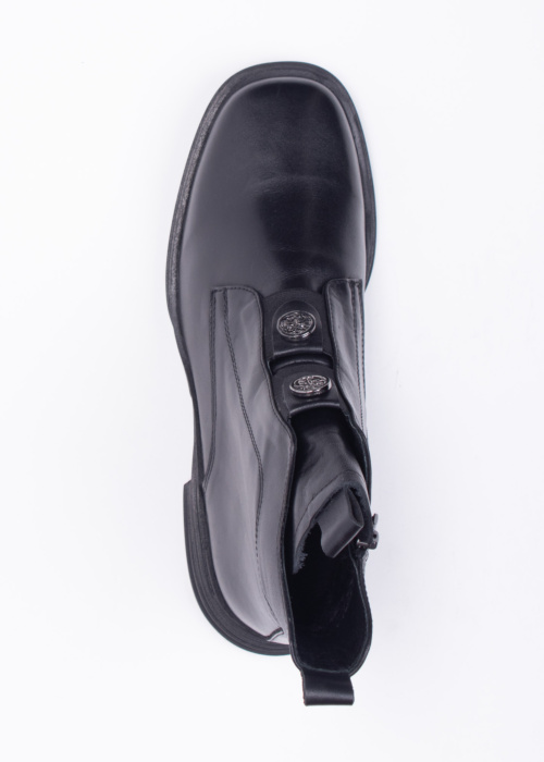 Molly Bessa puszābaki