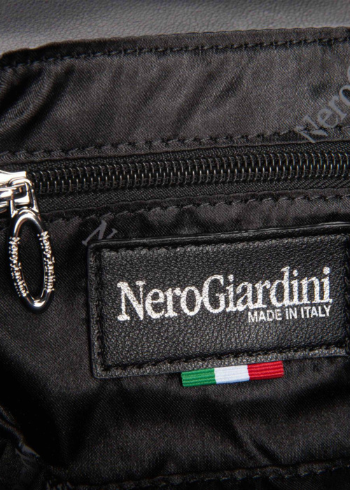 NeroGiardini plecu soma