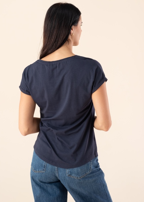 b.young T-krekls Pamila