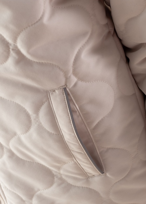 Only pavasara-rudens virsjaka Anna