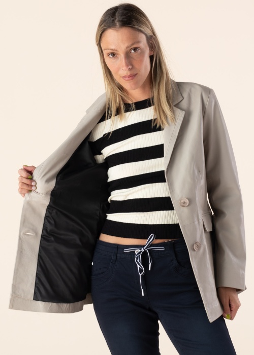 Saki Īsā jaka Elsa