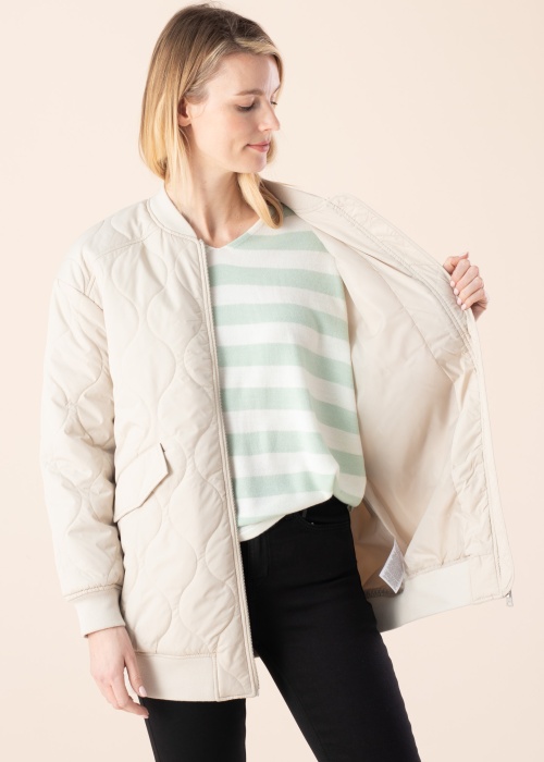 Only pavasara-rudens virsjaka Tina