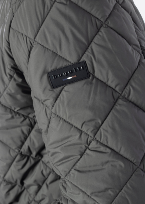 Bugatti pavasara-rudens virsjaka